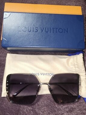 NWB $1000 Louis Vuttion Unisex Sunglasses-Silver & Gray